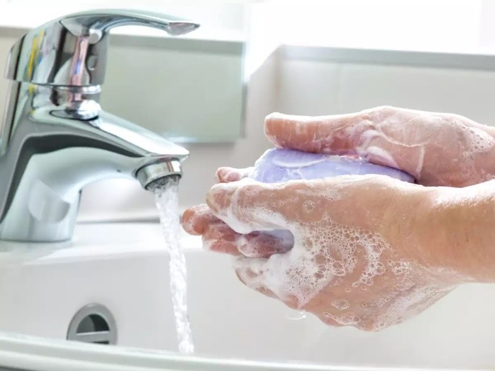 Rửa tay thường xuyên là cách tốt nhất để giúp cho bạn và đồng nghiệp khỏe mạnh.
