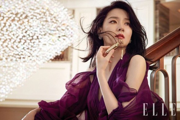 Ở độ tuổi 48, nữ diễn viên Lee Young Ae vẫn trẻ đẹp đáng ngưỡng mộ.