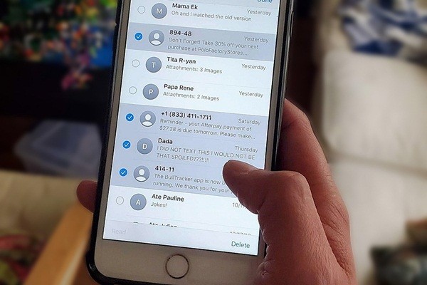 Trên iOS 13, Apple đã loại bỏ nút Edit ở màn hình chính của ứng dụng Messages.