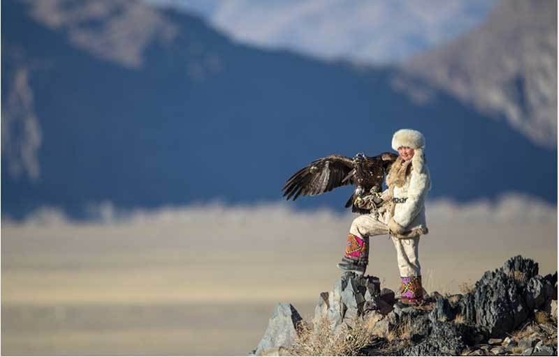 Thiếu nữ săn đại bàng Mông Cổ.