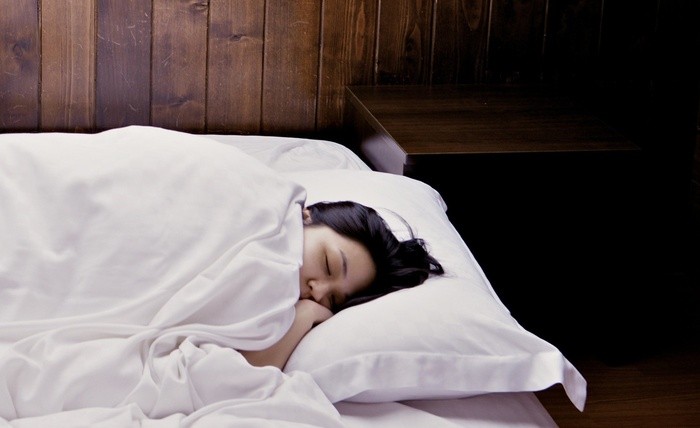Thời gian ngủ mỗi đêm là từ 7 - 8 tiếng nên bạn đừng bỏ qua việc chọn những chiếc đệm loại tốt để không làm ảnh hưởng đến giấc ngủ.