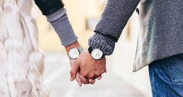 Đồng hồ đôi thể hiện tình yêu ngọt ngào và sự trân trọng của hai người dành cho nhau.