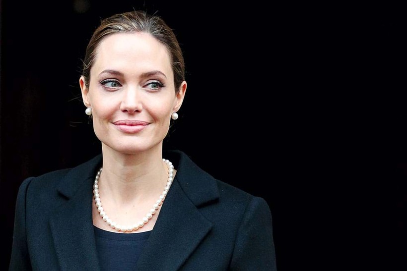 Angelina Jolie hy vọng những phụ nữ khác khi nghe thông tin ung thư của cô, sẽ ý thức về việc đi kiểm tra để sớm phát hiện bệnh. Ảnh: AFP.