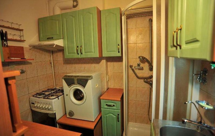 Nhiều người chắc hẳn đang tự hỏi không biết nhà bếp đang ở trong phòng tắm hay phòng tắm đang ở trong nhà bếp đây.