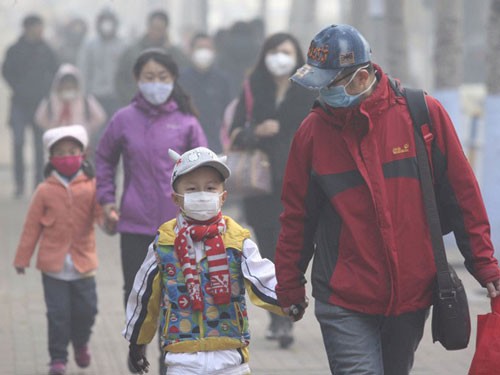 Ô nhiễm không khí ngày càng trở nên nghiêm trọng và đang gây nguy hiểm nghiêm trọng cho sức khỏe của mọi người. Ảnh minh họa.
