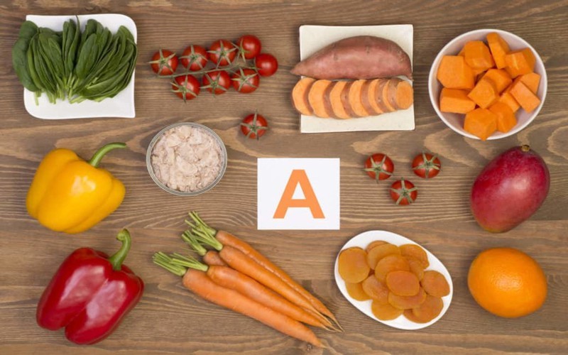 Nếu bạn đang tiêu thụ quá nhiều vitamin A, hoặc đang dùng quá nhiều chất bổ sung vitamin A, bạn có thể bị tình trạng khô môi.