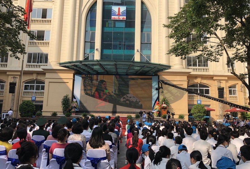 Quang cảnh Lễ khai giảng 4.0 tại điểm cầu sân trường Nguyễn Siêu.