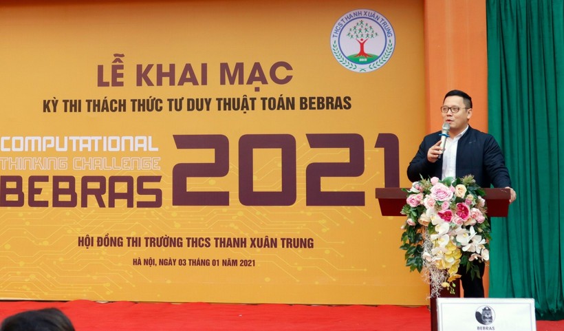 GS.TS Lê Anh Vinh phát biểu khai mạc kỳ thi tại Hội đồng thi trường THCS Thanh Xuân Trung (Hà Nội).