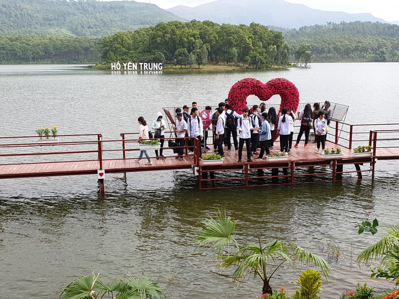 Hồ Yên Trung là điểm du lịch sinh thái lý tưởng của thành phố Uông Bí