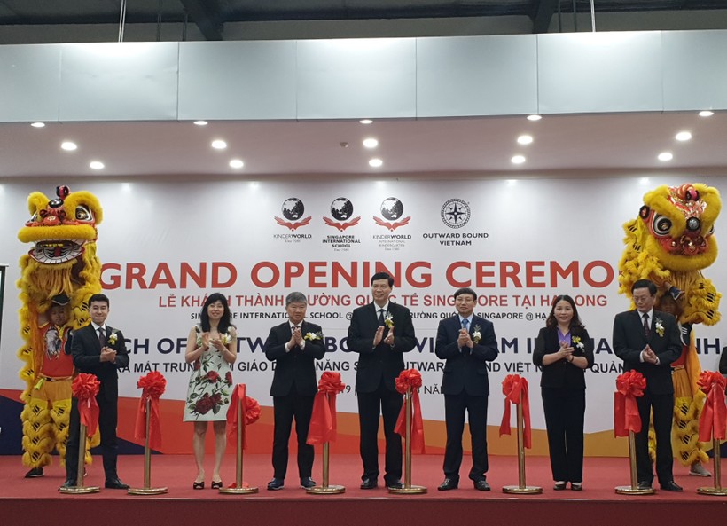 Lễ cắt băng khánh thành Trường Quốc tế Singapore và ra mắt Trung tâm Kỹ năng sông Outward Bound Việt Nam