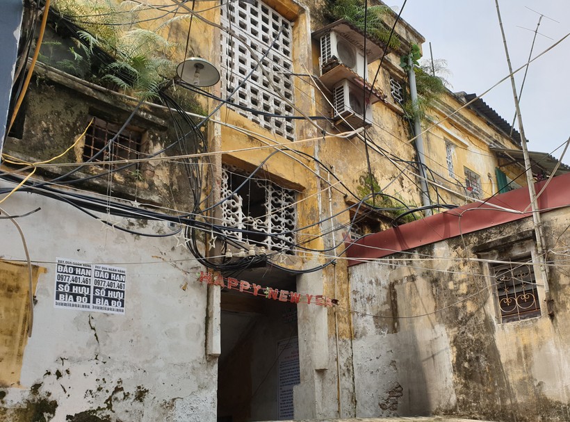Khu chung cư Lô 8, phường An Dương (Lê Chân) được xây dựng từ năm 1963 nay đã xuống cấp nghiêm trọng