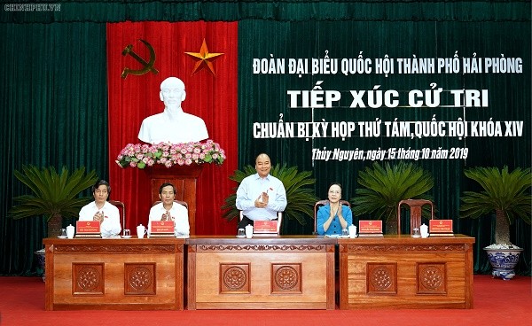 Thủ tướng Nguyễn Xuân Phúc tiếp xúc cử tri huyện Thủy Nguyên (Hải Phòng).