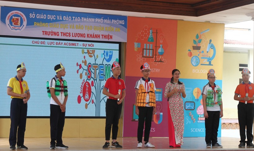 Những chiếc áo phao tự tay các em học sinh lớp 8 Trường THCS Lương Khánh Thiện làm khi ứng dụng bài học về Sự nổi.