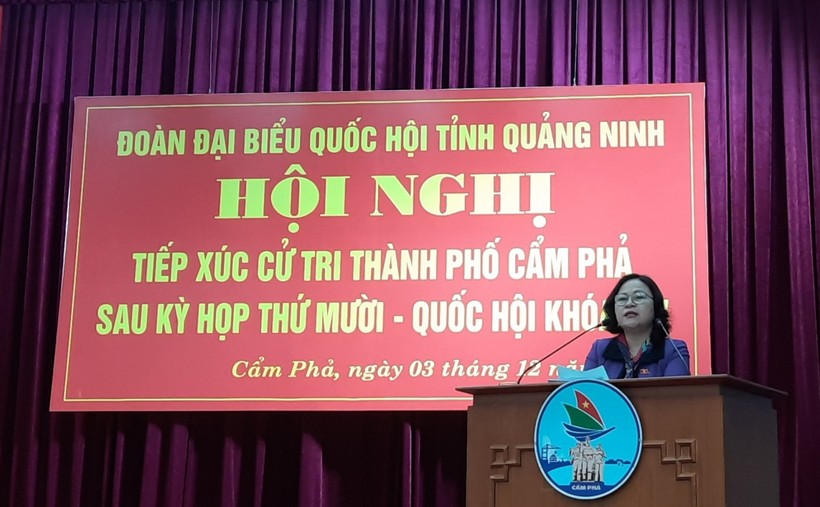 Thứ trưởng Bộ GD&ĐT Ngô Thị Minh tiếp xúc cử tri tại Quảng Ninh
