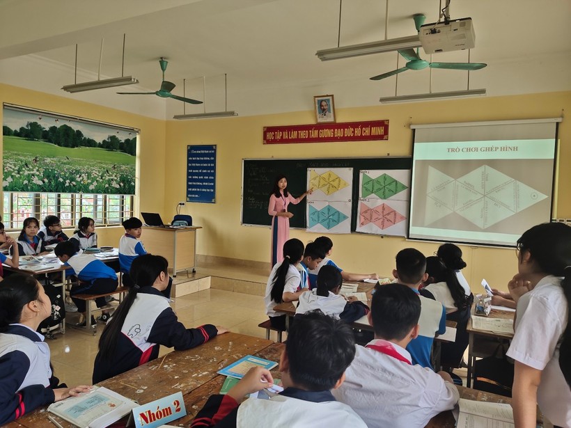 Giờ học đầy hứng thú của học sinh Trường THCS Phong Cốc, thị xã Quảng Yên
  
