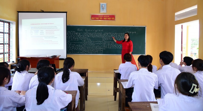 Học sinh lớp 12, Trường Trung học phổ thông Tô Hiệu, huyện Vĩnh Bảo trong thời gian ôn thi trực tiếp tại trường