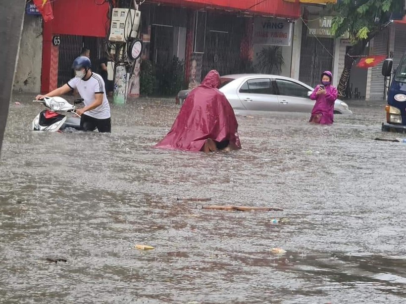 Mưa lớn gây lụt nhiều tuyến đường nội thành Hải Phòng