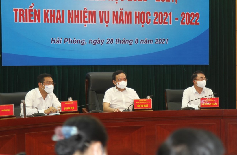 Bí thư Thành ủy Hải Phòng- ông Trần Lưu Quang (giữa) tham dự Hội nghị.