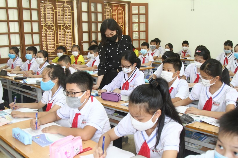Cô trò lớp 6D1, Trường THCS Đồng Thái, huyện An Dương