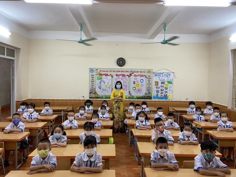 Cô trò Trường Tiểu học Quang Trung