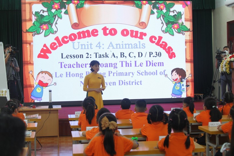 Tiết dạy của cô giáo Hoàng Thị Lệ Diễm, giáo viên tiếng Anh Trường tiểu học Lê Hồng Phong, quận Ngô Quyền.
