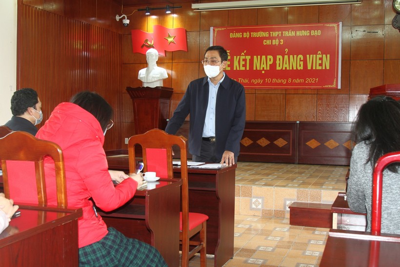 Lãnh đạo Sở GD&ĐT Hải Phòng kiểm tra công tác phòng dịch tại Trường THPT Trần Hưng Đạo