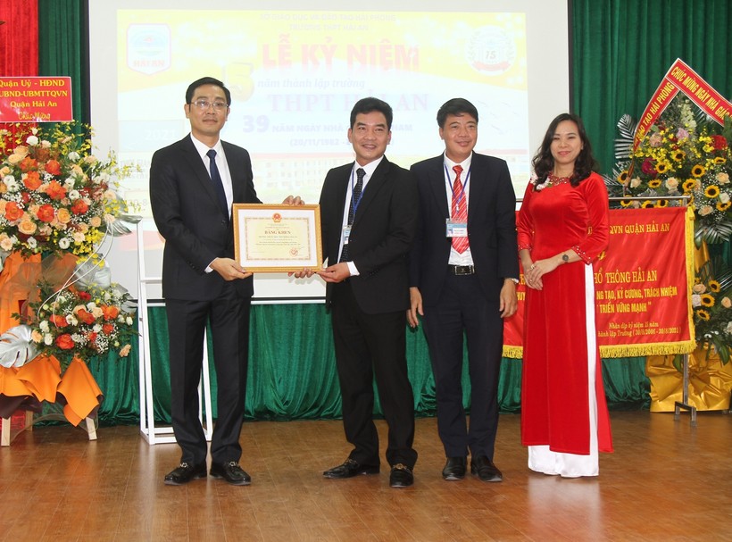 Trường THPT Hải An vinh dự nhận Bằng khen của Bộ GD&ĐT