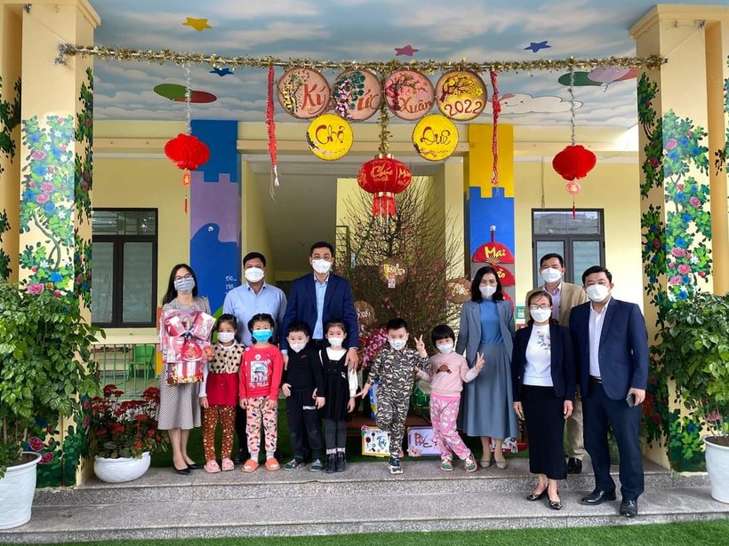 Lãnh đạo Sở GD&ĐT Hải Phòng cùng lãnh đạo huyện An Dương thăm và chúc tết cô trò Trường Mầm non An Hòa.