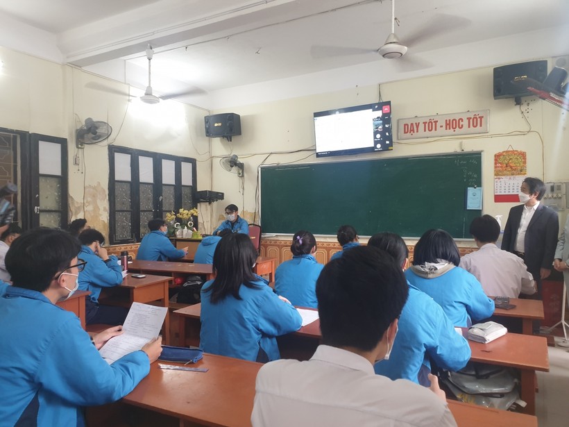 Lớp 12A1,Trường THPT Lê Hồng Phong học online môn Toán cùng cô giáo.