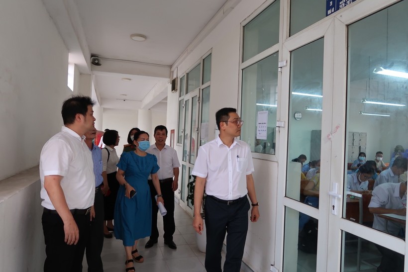 Lãnh đạo Sở GD&ĐT Hải Phòng kiểm tra tại THPT chuyên Trần Phú.