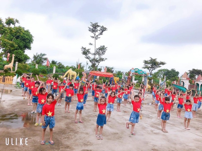 Học sinh Trường Mầm non Giang Biên, huyện Vĩnh Bảo trong giờ họat động ngoài trời (ảnh NTCC).