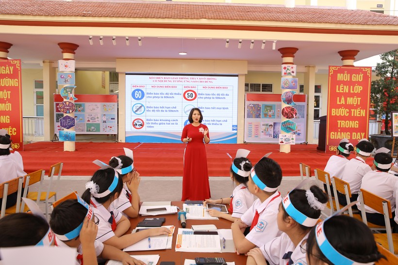 Môn KHTN lớp 7 bài 11: “Thảo luận về sự ảnh hưởng của tốc độ trong an toàn giao thông” do cô giáo Nguyễn Thị Thu Thủy và học sinh lớp 7A Trường THCS Trần Phú thực hiện.