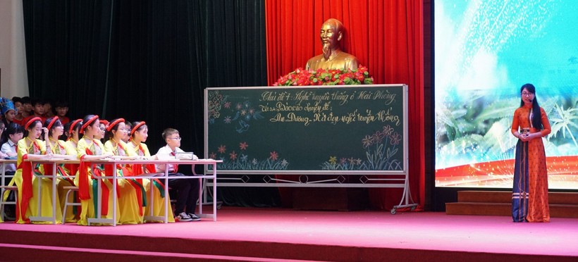 Tiết dạy của cô giáo Phạm Thị Tuyết Nhung, giáo viên Trường Trung học cơ sở Bắc Sơn cùng học sinh các Trường Trung học cơ sở Hồng Thái, Bắc Sơn và Đại Bản.