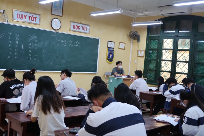 Học sinh Trường THPT Ngô Quyền trong đợt thi thử tốt nghiệp.