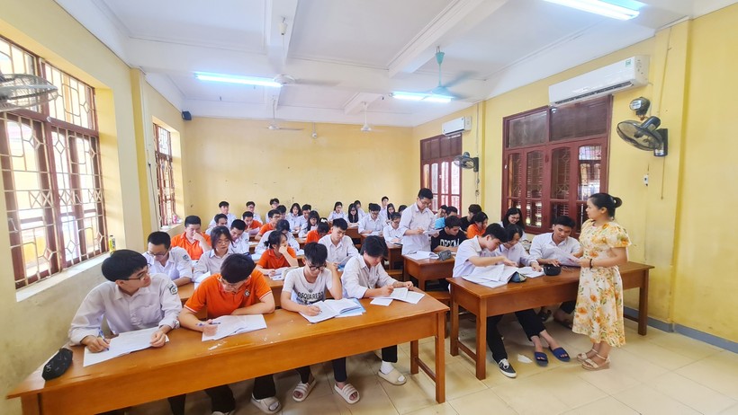 Học sinh lớp 12, Trường THPT Kiến Thuỵ, huyện Kiến Thuỵ, TP Hải Phòng.