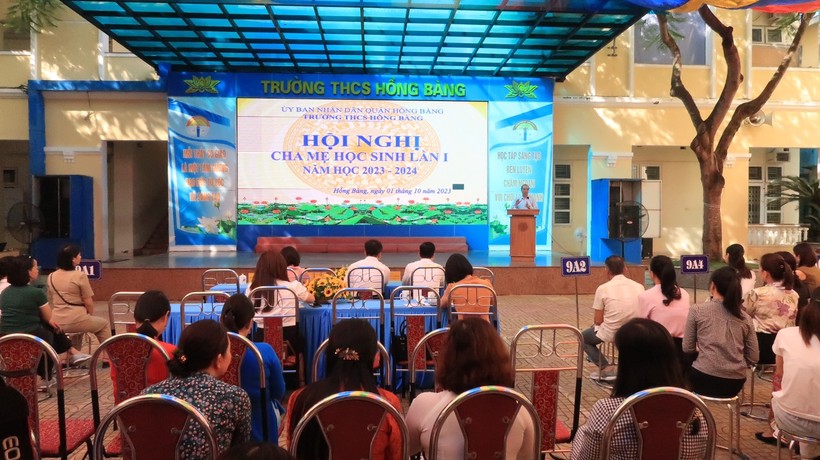 Quang cảnh họp phụ huynh ngày 1/10 tại THCS Hồng Bàng.