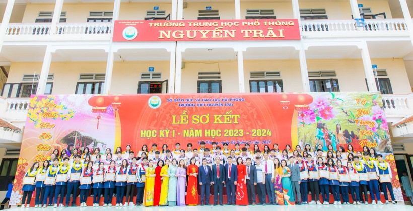 Lễ sơ kết học kì I tại Trường THPT Nguyễn Trãi.