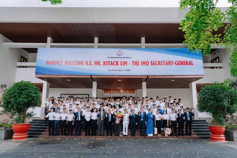 Nhà trường đón tiếp Tổng Thư ký Tổ chức Hàng hải Quốc tế đến thăm và làm việc.