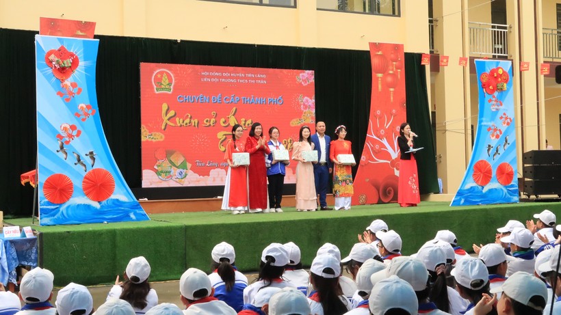 Chương trình “Xuân sẻ chia – Tết yêu thương” tại Trường THCS thị trấn Tiên Lãng.