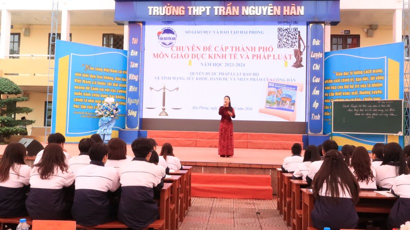 Chuyên đề chuyên môn cấp thành phố tại Trường THPT Trần Nguyên Hãn.