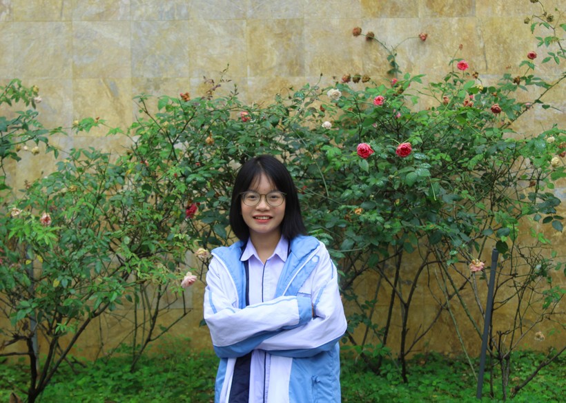 Lò Diệu Linh là học sinh người dân tộc thiểu số duy nhất của lớp 12A2, Trường THPT chuyên Lam Sơn đoạt giải quốc gia môn tiếng Anh Ảnh: Lường Toán.