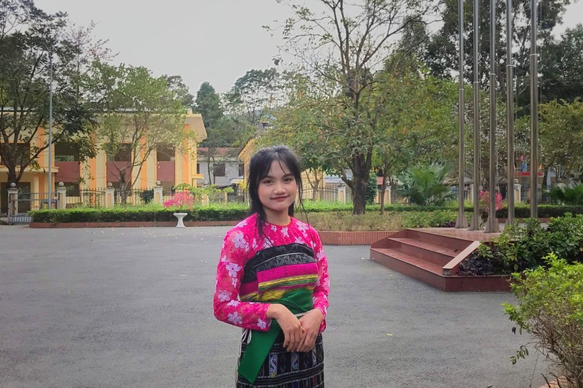 Nữ sinh Phạm Thị Lành, lớp 12A1, Trường THPT Quan Sơn. Ảnh: LT.