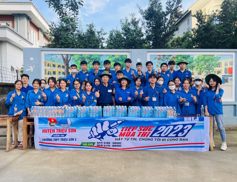 Đội tiếp sức mùa thi năm 2023 của Trường THPT Triệu Sơn 3 (Triệu Sơn, Thanh Hóa).