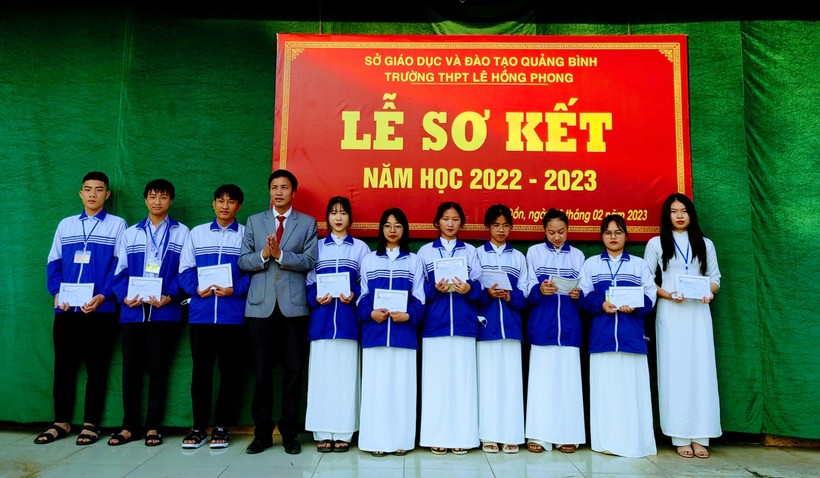 Lễ sơ kết năm học 2022-2023 của thầy và trò Trường THPT Lê Hồng Phong (Quảng Bình).