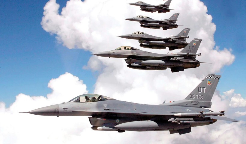 'F-16 Mỹ sẽ chỉ làm bia bay cho phòng không bắn hạ'
