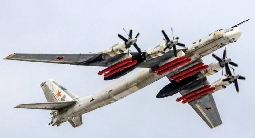 9 chiếc Tu-95MS đồng loạt phóng siêu tên lửa Kh-101 vào Ukraine