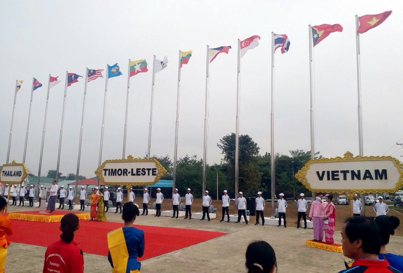 Quốc kỳ của các nước tung bay tại 19th ASEAN University Games