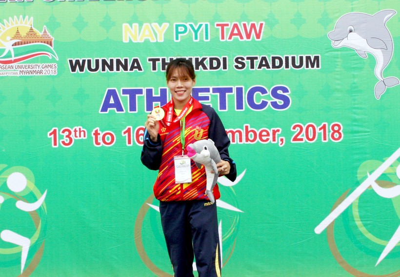 Phạm Thị Huệ, vận động viên đầu tiên giành 2 HCV tại 19th ASEAN University Games.