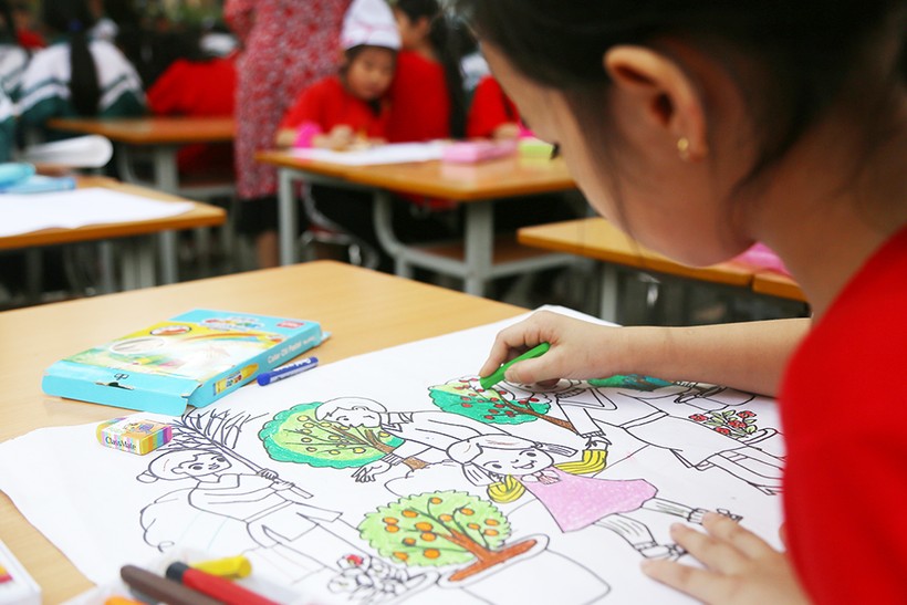 Phú Thọ: Trường tiểu học vẽ tranh ủng hộ quỹ hỗ trợ học sinh nghèo  