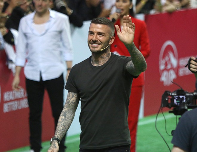 Trưa ngày 9/3, cựu danh thủ nổi tiếng David Beckham đã có buổi giao lưu cùng đông đảo người hâm mộ tại Nhà thi đấu Quân khu 7 (Q.Phú Nhuận – TP,HCM)